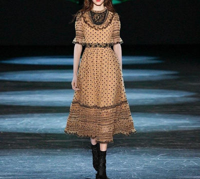 Żółta Sukienka W Kropki Z Lat 40