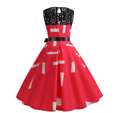 Trapezowa Sukienka Vintage Z Koronkowym Kołnierzem