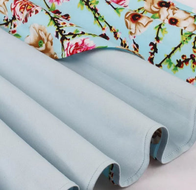 Sukienka W Stylu Vintage Ze Świeżymi Kwiatami