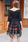 Czarna Sukienka Vintage Z Haftem W Róże