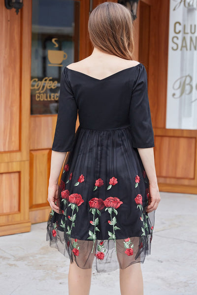 Czarna Sukienka Vintage Z Haftem W Róże