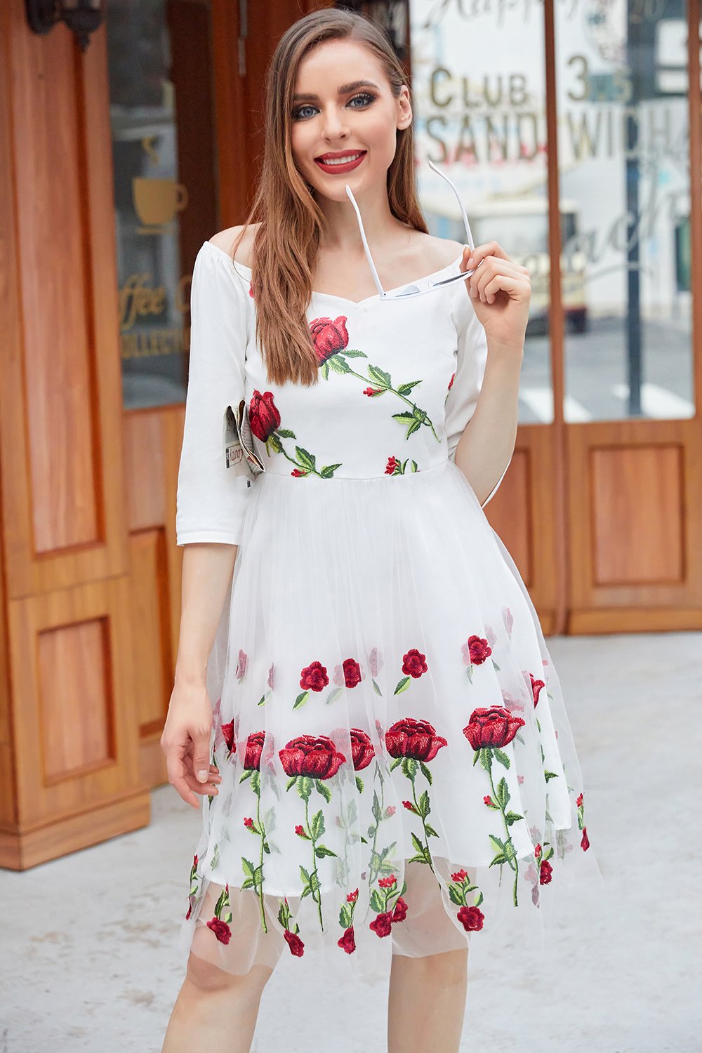 Biała Sukienka Ozdobiona Vintage Rose