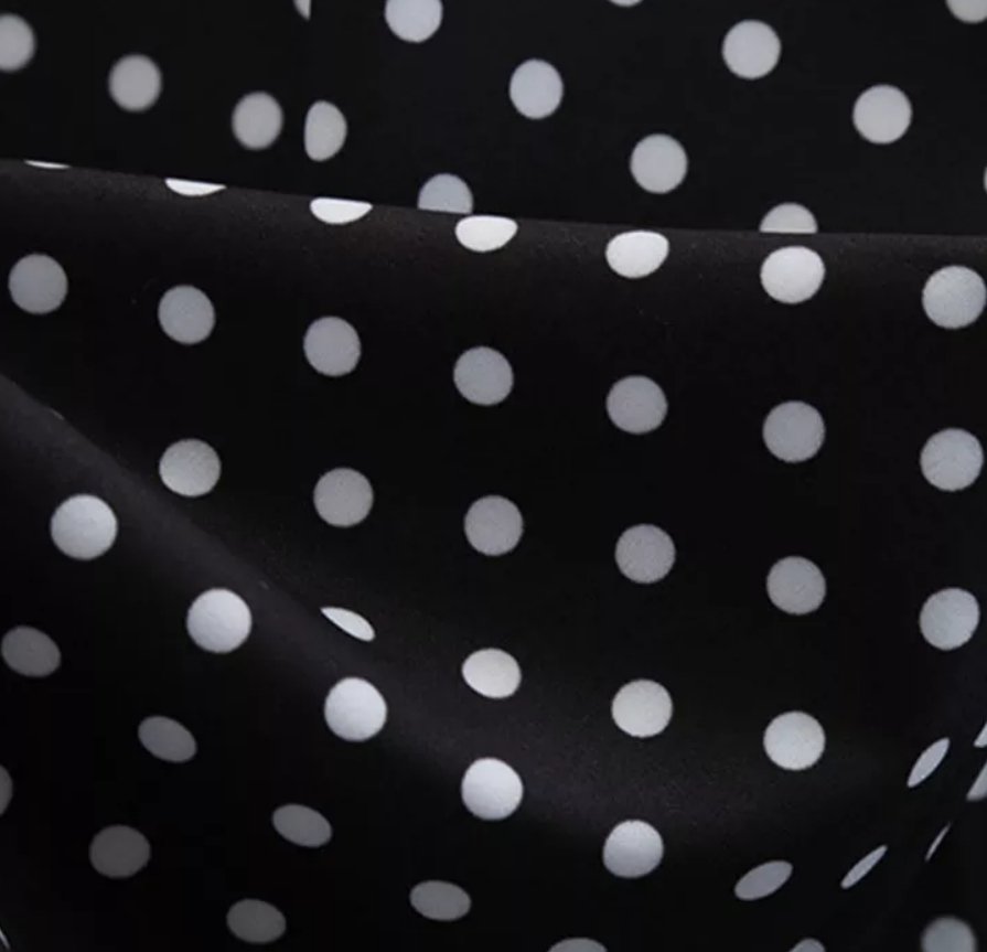 Czarna Sukienka Pin-Up Z Lat 50