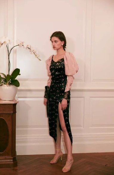 Sukienka Z Rozcięciem W Stylu Lat 40