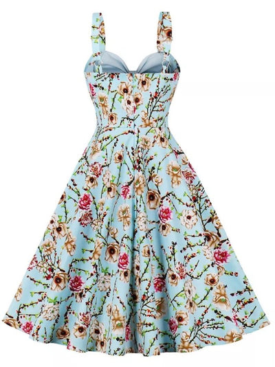 Sukienka W Stylu Vintage Ze Świeżymi Kwiatami