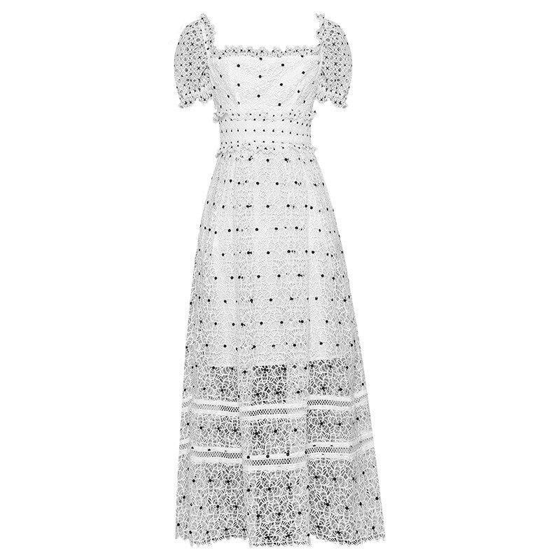 Biała Sukienka W Kropki Z Lat 40. W Stylu Vintage