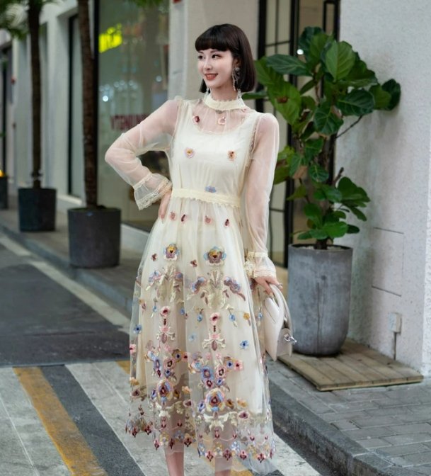 Długa Suknia W Stylu Vintage Z Lat 40. W Kolorze Szampana