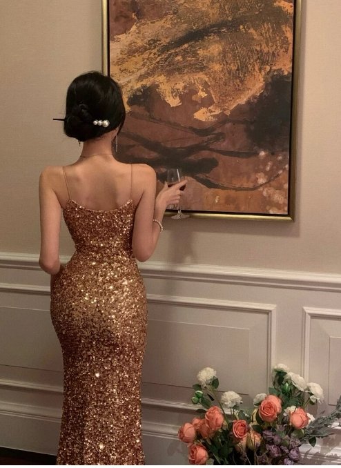 Dopasowana Sukienka W Kolorze Khaki Z Lat 40. XX Wieku