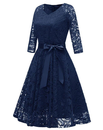Niebieska Sukienka Vintage Z Haftem
