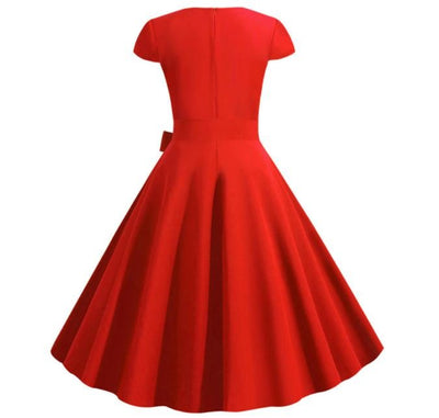 Sukienka Vintage Z Czerwonym Paskiem