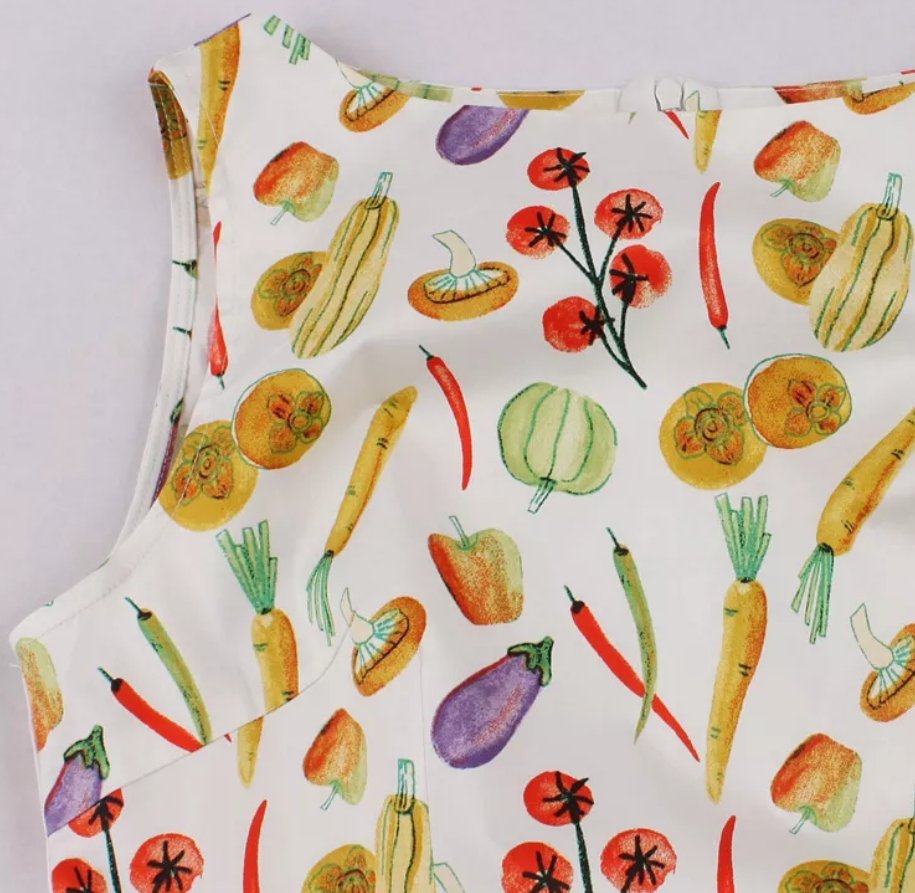 Kremowa Sukienka Vintage Z Okrągłym Dekoltem W Kwiaty