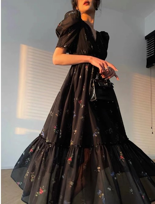 Czarna Sukienka Vintage Z Dekoltem W Szpic