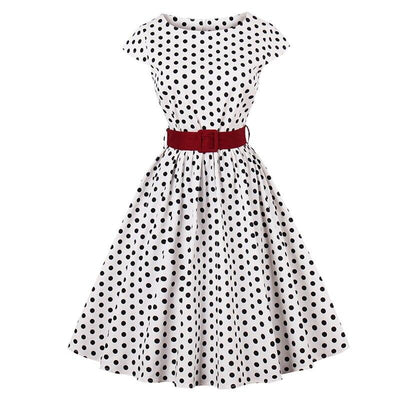 Biała Sukienka Vintage Plus Size Z Paskiem
