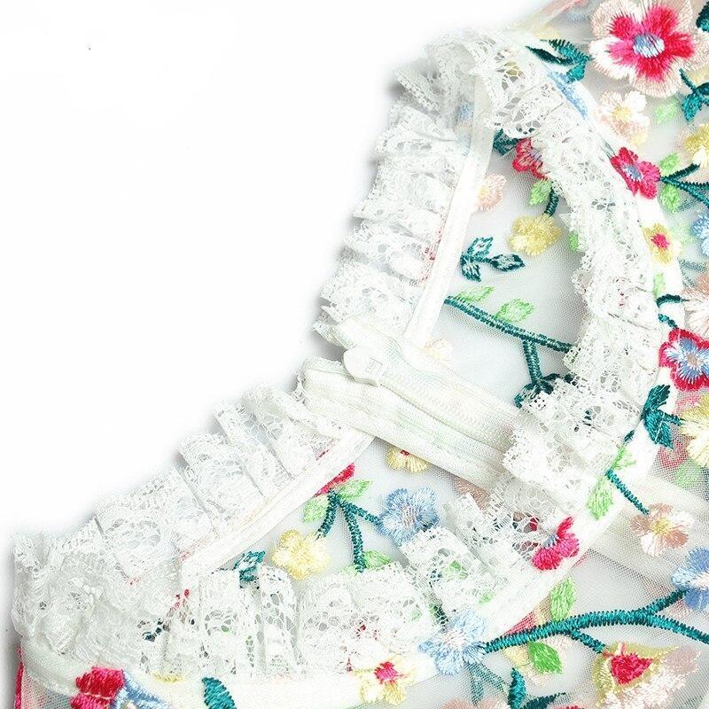 Biała Nowoczesna Sukienka W Stylu Vintage