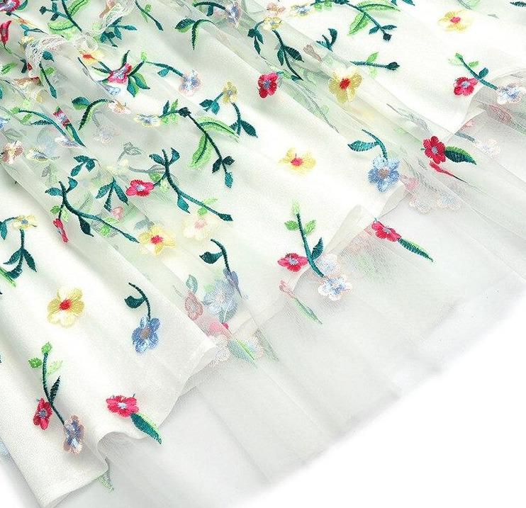 Biała Nowoczesna Sukienka W Stylu Vintage